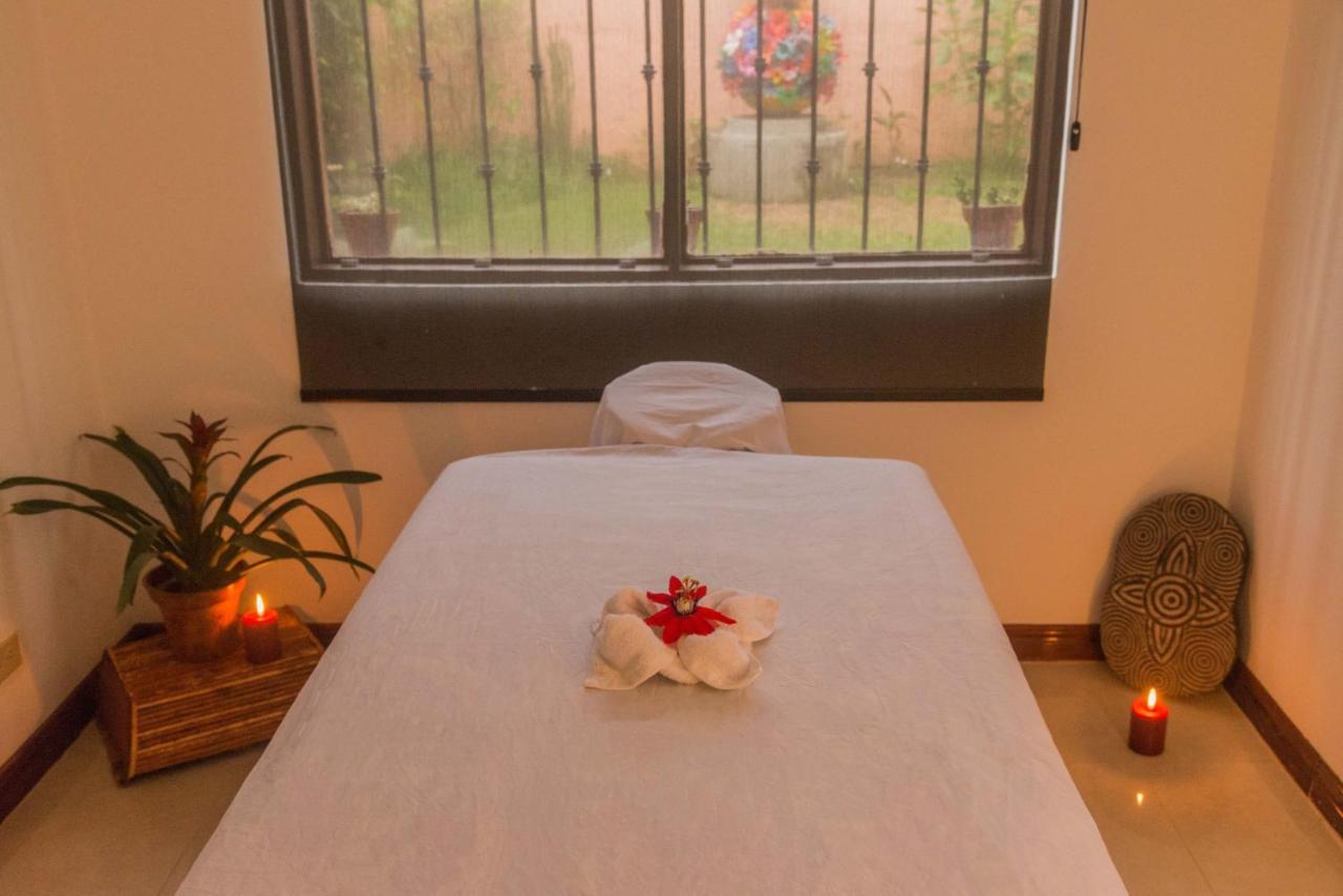 Luna Inn B&B Ciudad Cariari Esterno foto