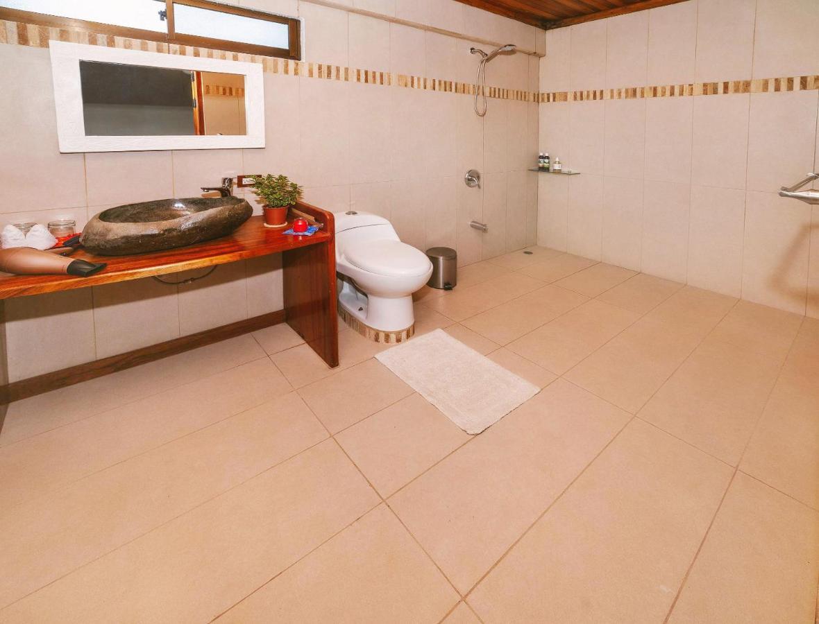 Luna Inn B&B Ciudad Cariari Esterno foto