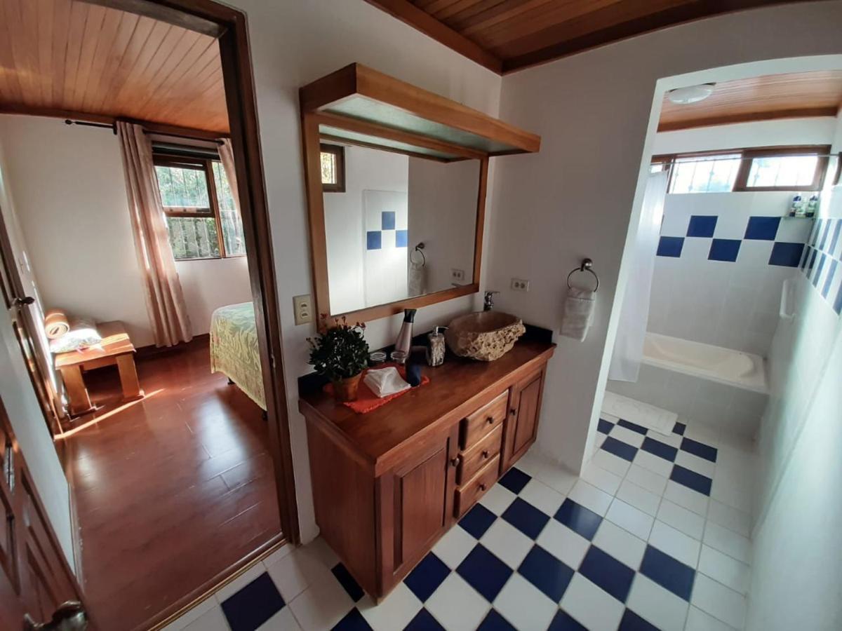 Luna Inn B&B Ciudad Cariari Esterno foto