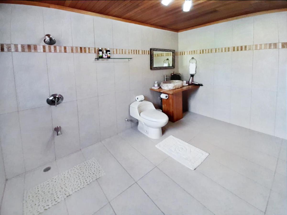 Luna Inn B&B Ciudad Cariari Esterno foto